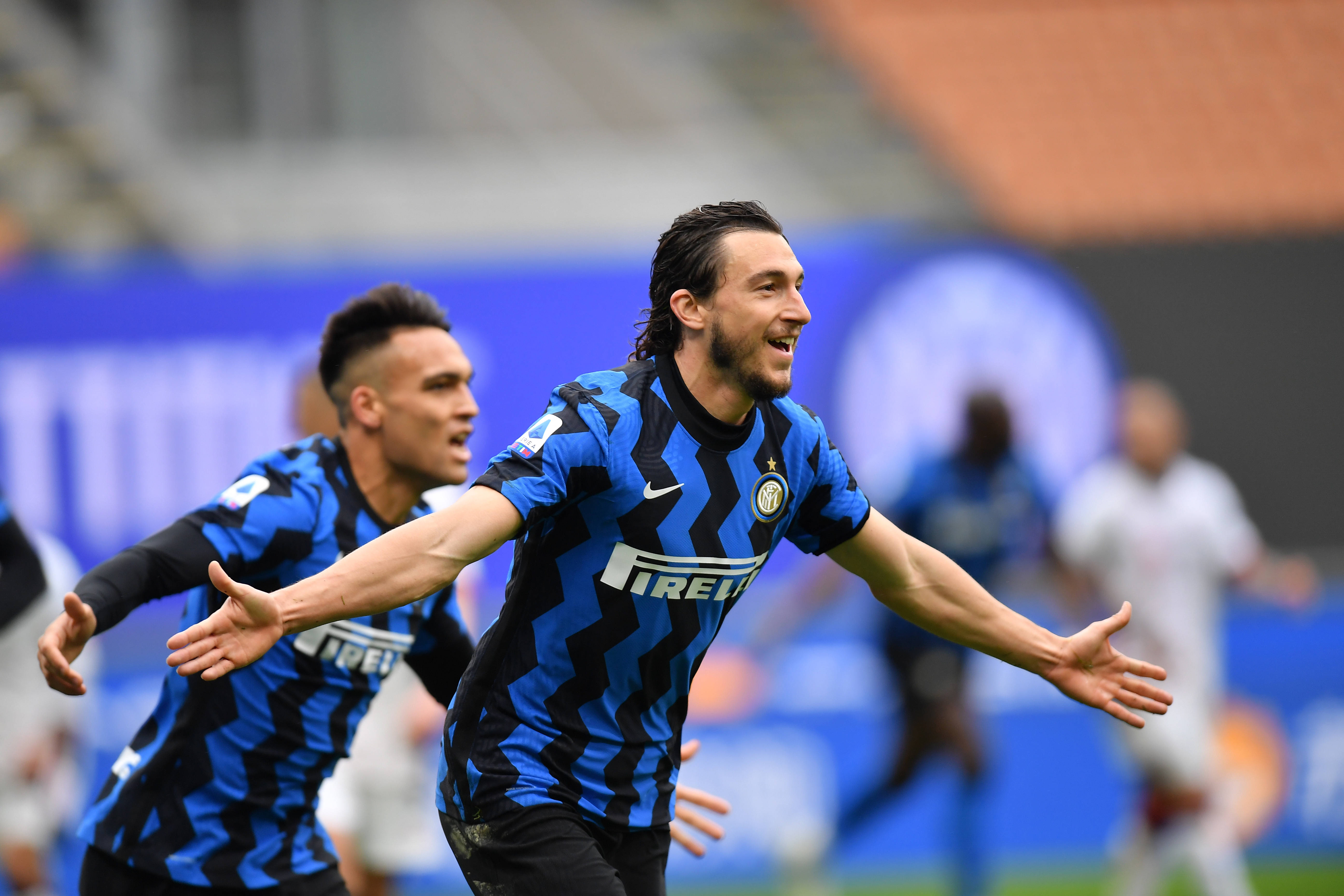 阿隆索难镇住更衣室：皇马是否需要重建？弃用功勋主帅要付出代价？（阿隆索难控更衣室，皇马是否步入重建期？更换功勋主帅的代价几何？）