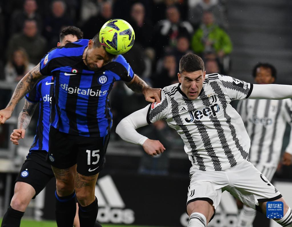 TA：巴萨伤病激增&体能改革失效，引发更衣室不满与矛盾升级（TA：巴萨遭伤病潮夹击，体能改革未见成效，更衣室不满升级）