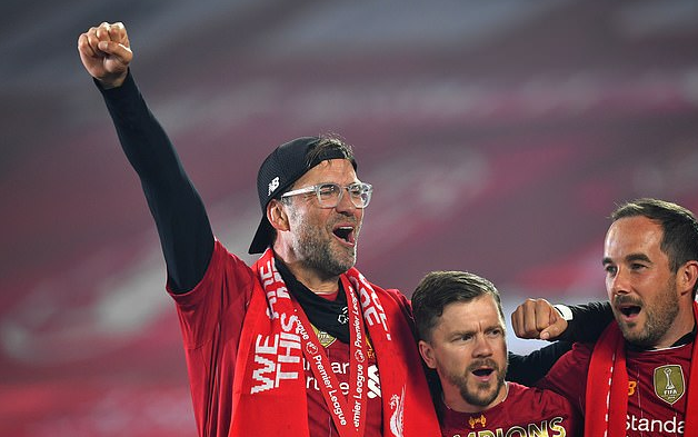 前法国国脚：支持本泽马重返国家队，希望看到他踢九号位（前法国国脚力挺本泽马回归国家队，盼其出任9号中锋）