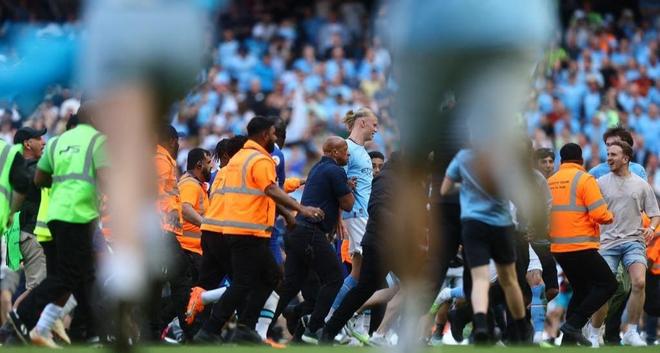 天津地铁里的女排主题展，几条留言被津门虎球迷加了字（天津地铁女排主题展多条留言遭津门虎球迷“加字”）