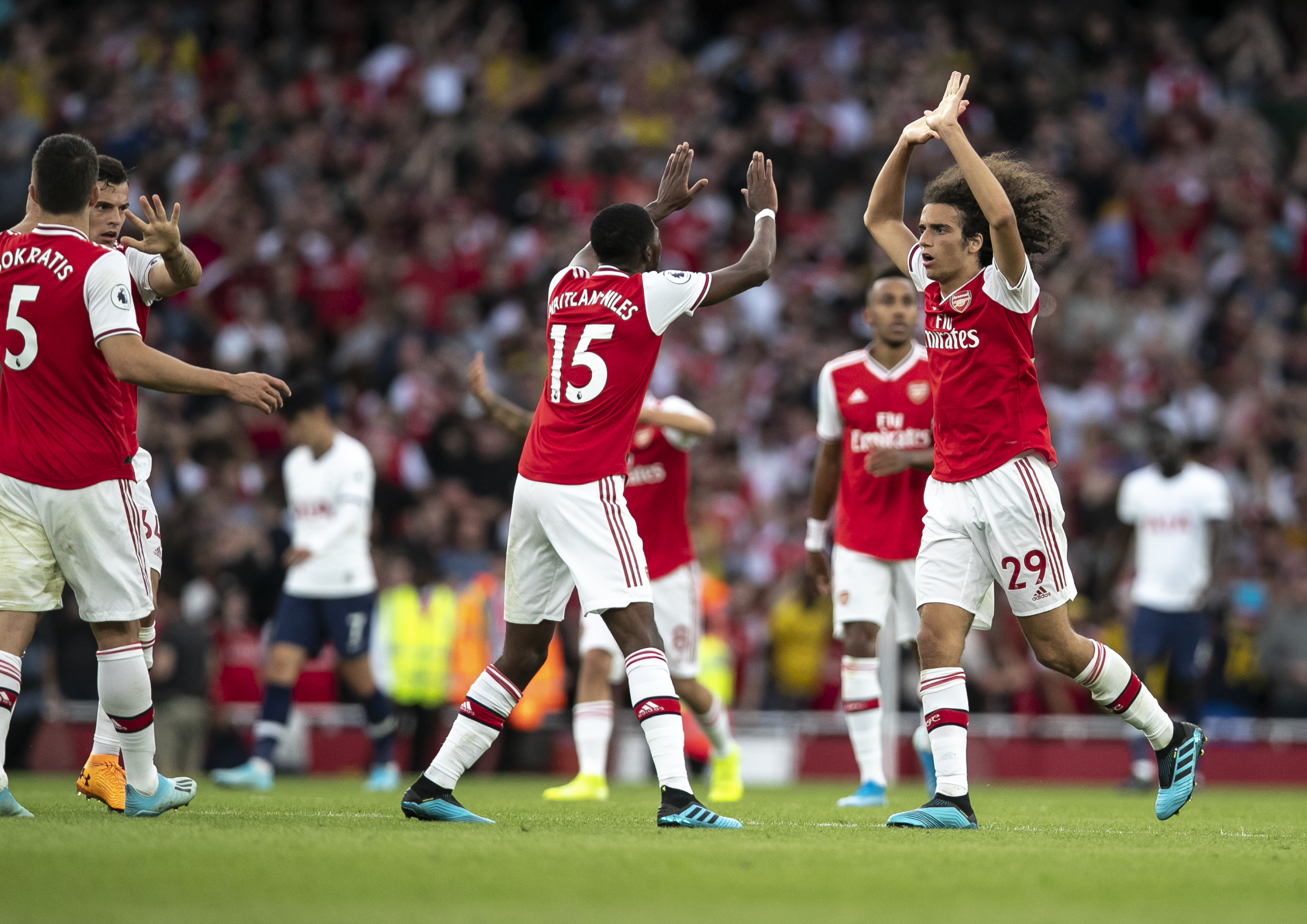 半场战报：皇家奥维耶多0-0奥萨苏纳（半场战况：皇家奥维耶多与奥萨苏纳0-0暂时握手言和）