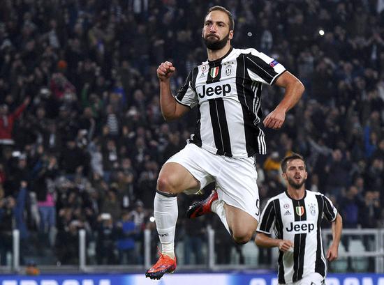 他回家了，回到了深爱的巴塞罗那（他归来，重回挚爱的巴塞罗那）