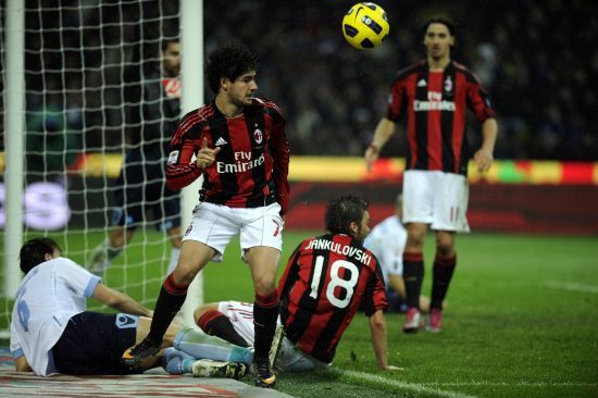 都灵主帅：战平尤文后，主席卡伊罗来更衣室祝贺了球员（都灵主帅：与尤文战平后，主席卡伊罗亲临更衣室向球员道贺）