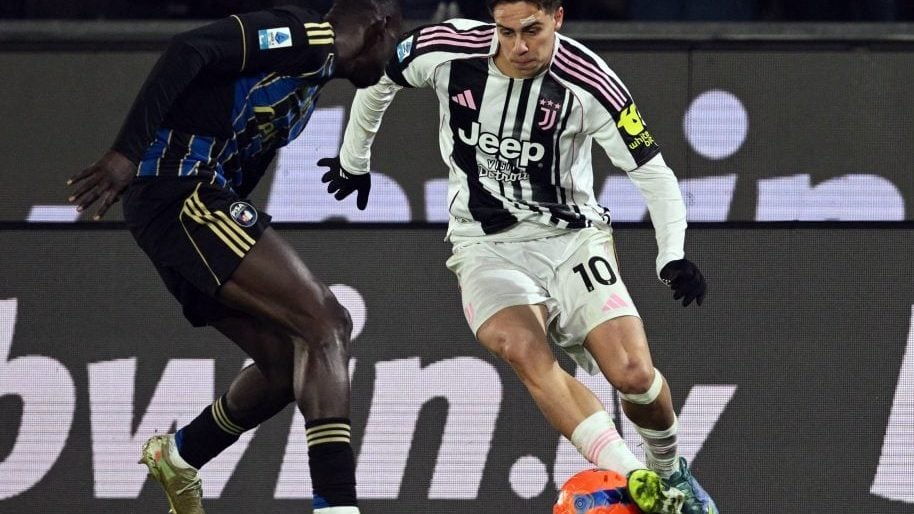 曼联在传闻中受到“特殊”德甲边锋的诱惑，内部人士透露他被告知要拒绝转会（曼联据传看上“特别”德甲边锋，知情者称球员已被建议拒绝加盟）