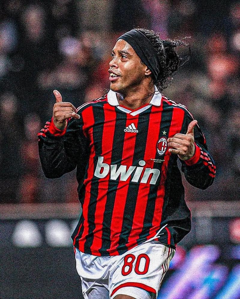 吉拉西无缘2025非洲足球先生奖，他的哥哥在社媒表达不满（吉拉西错失2025非洲足球先生，其兄在社媒发声不满）