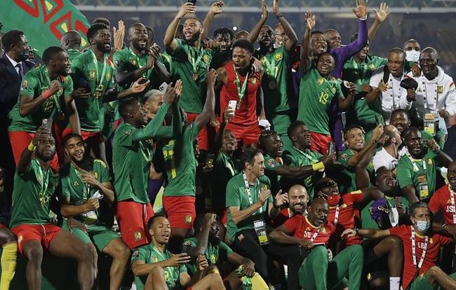 博主：河南队今天下午飞往上海，随后将与海港热身（博主：河南队今日下午飞赴上海，随后与海港进行热身赛）