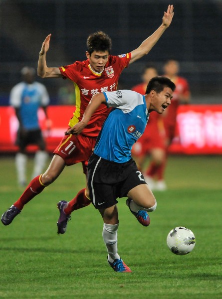 记者：赫伊森左大腿超负荷，周末出战赫罗纳同样存疑（记者称赫伊森左大腿负荷过大，周末对阵赫罗纳出场成疑）