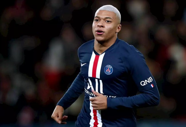 世体：卡萨多中场扫荡能力出色，他可解放德容的组织能力（世体：卡萨多中场拦截能力出众，可让德容更专注组织）