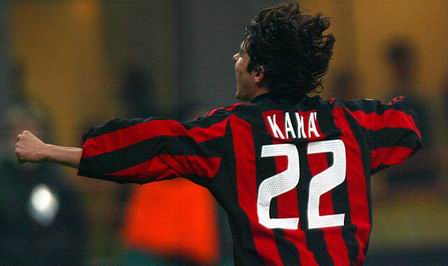 拜仁26／27赛季主场球衣谍照：红色基调搭配领口袖口金色线条