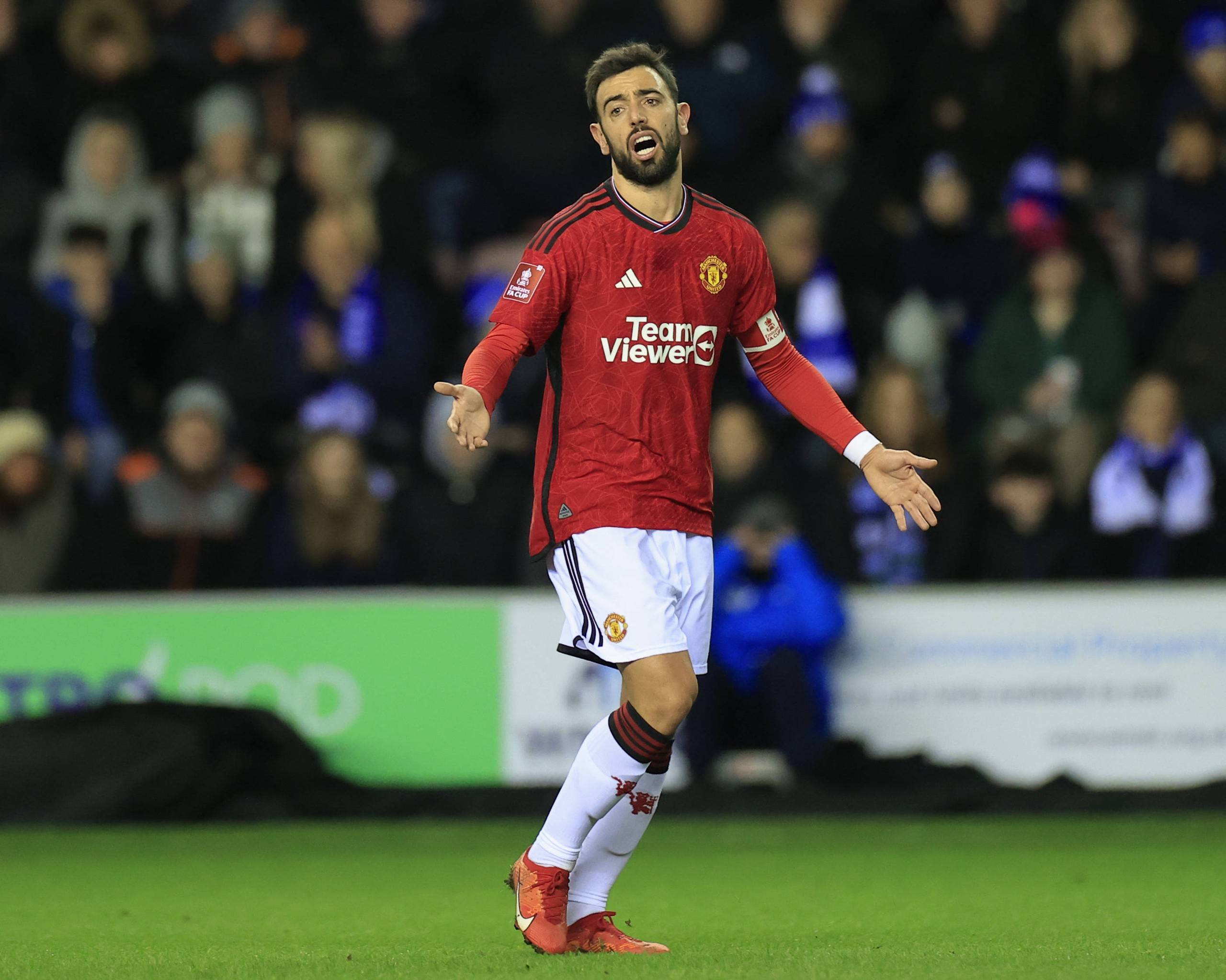 来自转会市场的报道：众所周知，皇家马德里的门将卢...（据转会市场消息：皇马门将卢…的情况早已人尽皆知）