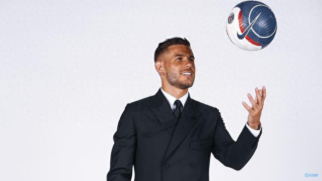 TA：亚马尔踢10号位表现出色，让弗里克排阵有了更多选择（TA：亚马尔司职10号位表现惊艳，弗里克排兵布阵选择更充裕）