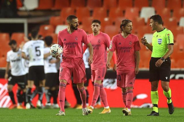 太阳报走访出售原味球衣公司的仓库：汗臭味强烈却不令人反感（太阳报探访售卖原味球衣的仓库：汗味浓重但不刺鼻）