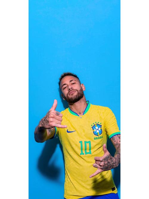 2-1逆转！超级后卫踢疯了，梅开二度导演逆袭，巴萨狂揽4连胜（巴萨2-1翻盘！铁卫双响主导逆袭，豪取四连胜）